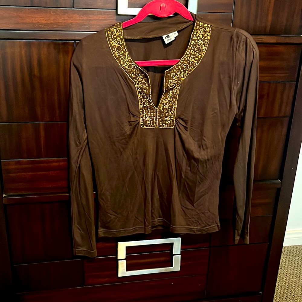 Brown blouse w/gold detail around the calor